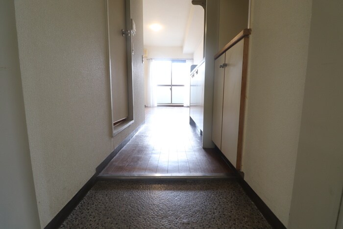 物件内観写真7　(玄関)