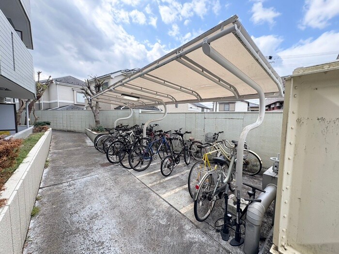 物件外観写真5　(駐輪場)