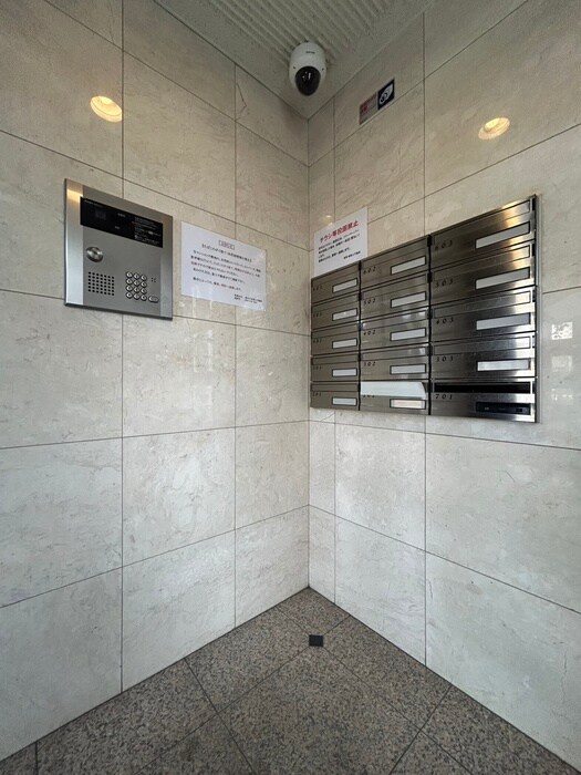 物件外観写真4　(エントランス部分)