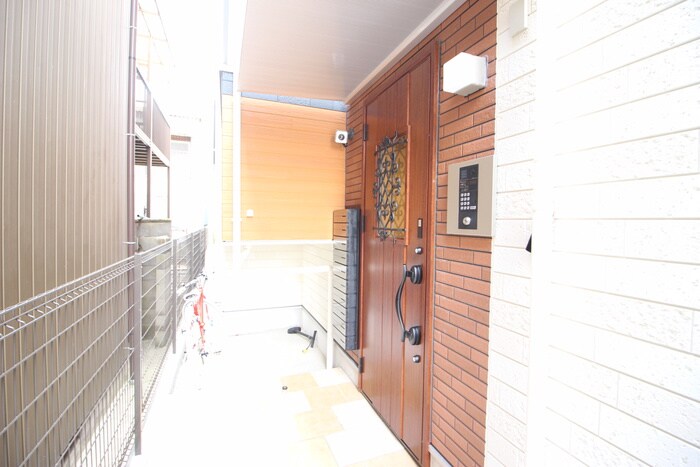物件外観写真3　(エントランス部分)