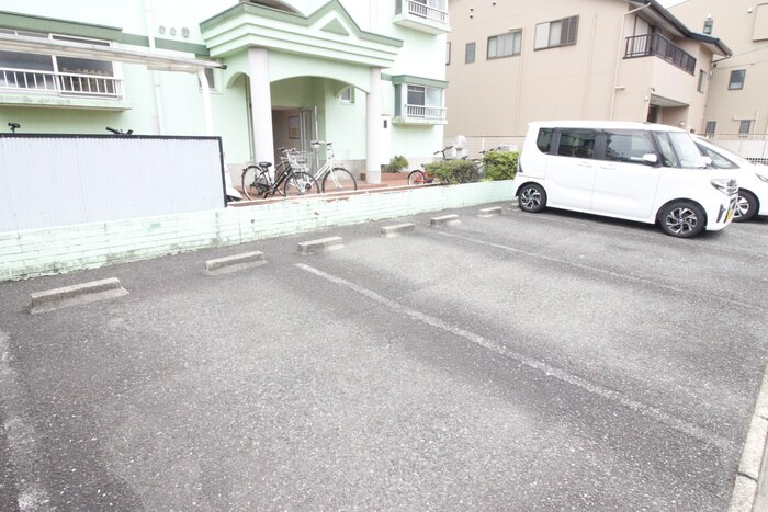 物件外観写真6　(駐車場)