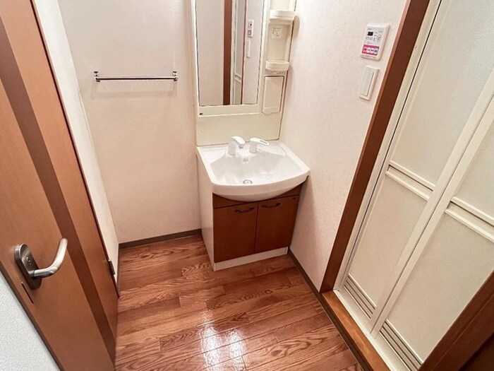 物件内観写真10　(洗面)