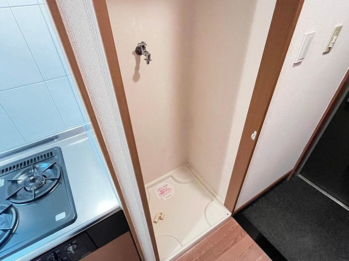 物件内観写真15　(洗濯機置場)