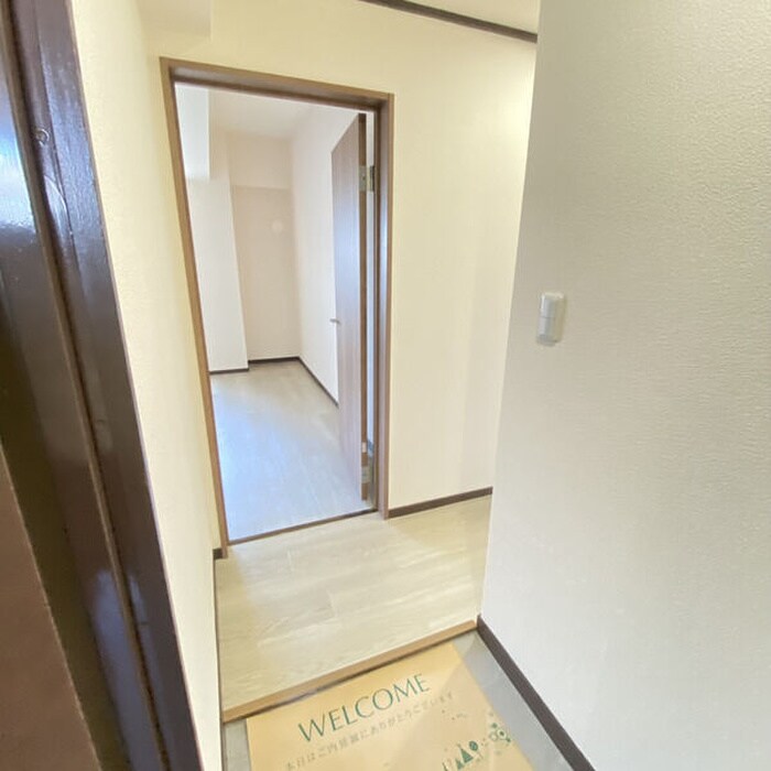 物件内観写真7　(玄関)