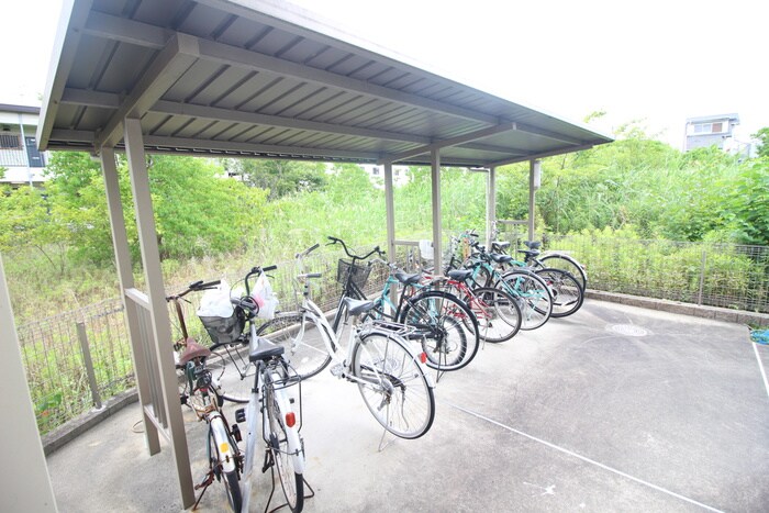 物件外観写真5　(駐輪場)