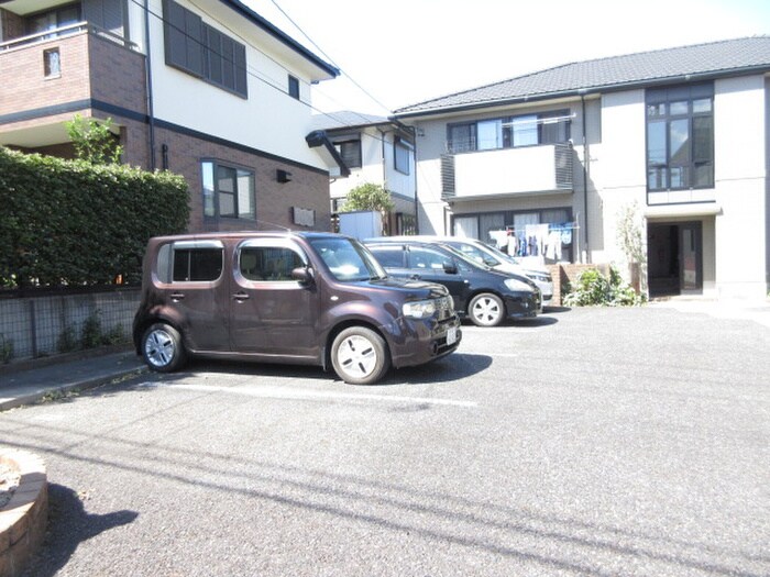 物件外観写真3　(駐車場)