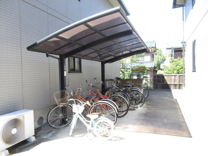 物件外観写真4　(駐輪場)