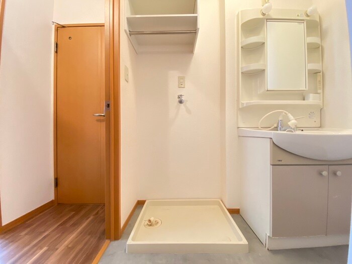 物件内観写真18　(洗濯機置場)