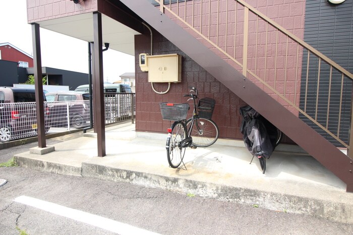 物件外観写真5　(駐輪場)