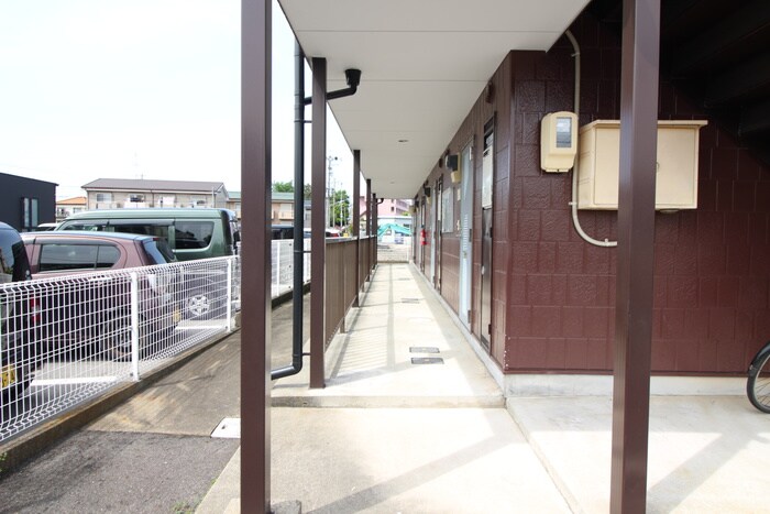 物件外観写真6　(エントランス部分)