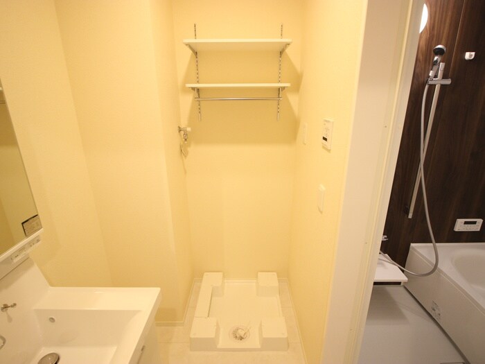 物件内観写真17　(洗濯機置場)