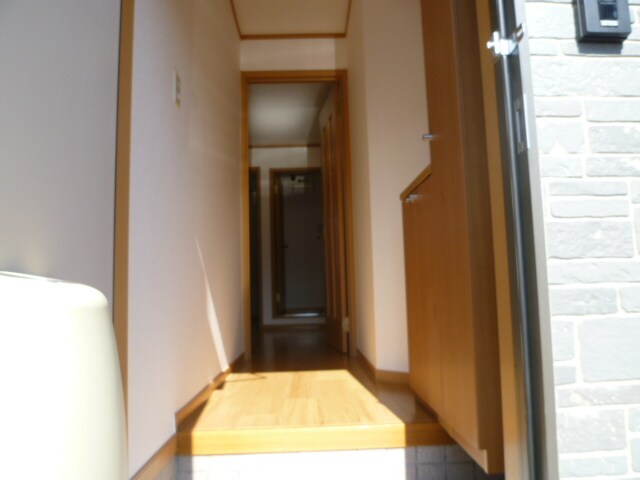 物件内観写真4　(玄関)