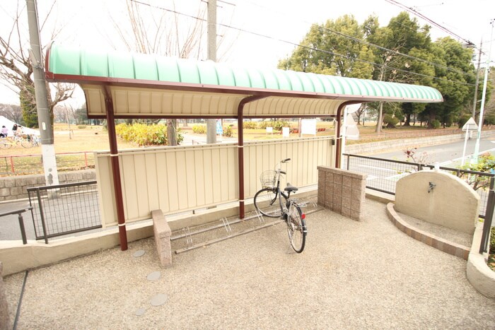 物件外観写真3　(駐輪場)