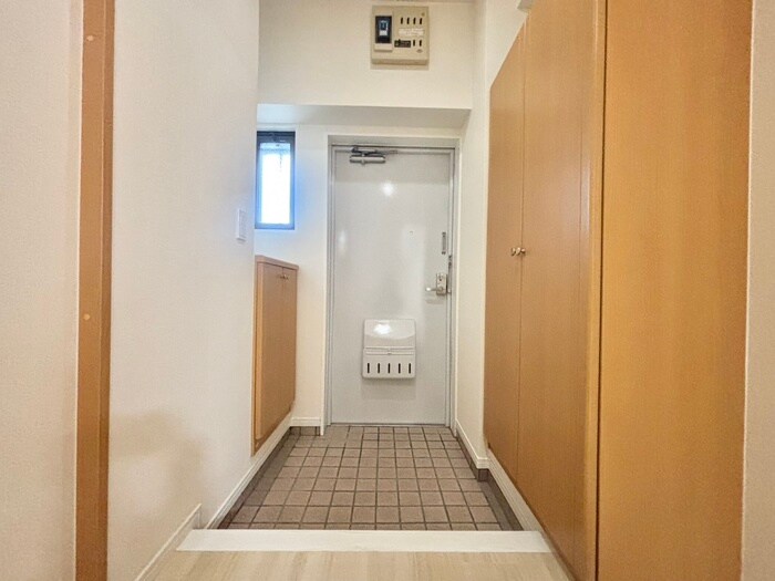 物件内観写真16　(玄関)