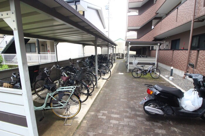 物件外観写真4　(駐輪場)