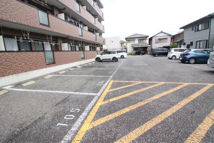物件外観写真5　(駐車場)