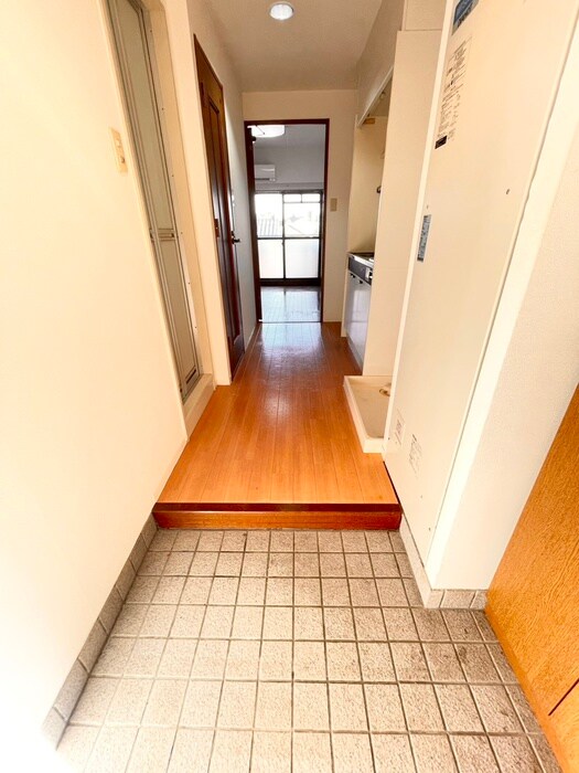物件内観写真18　(玄関)