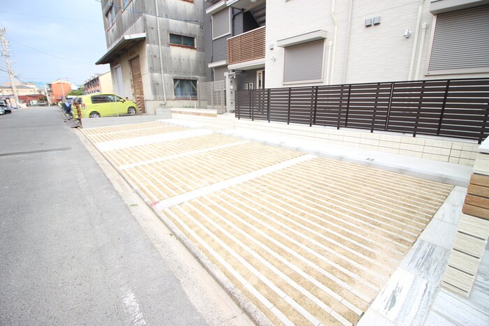 物件外観写真6　(駐車場)