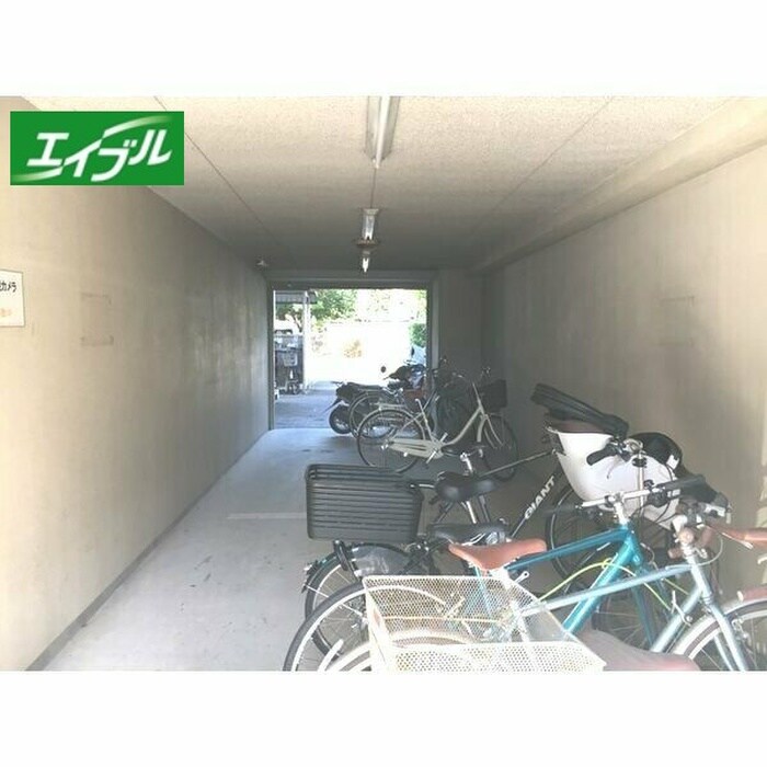 物件外観写真3　(駐輪場)
