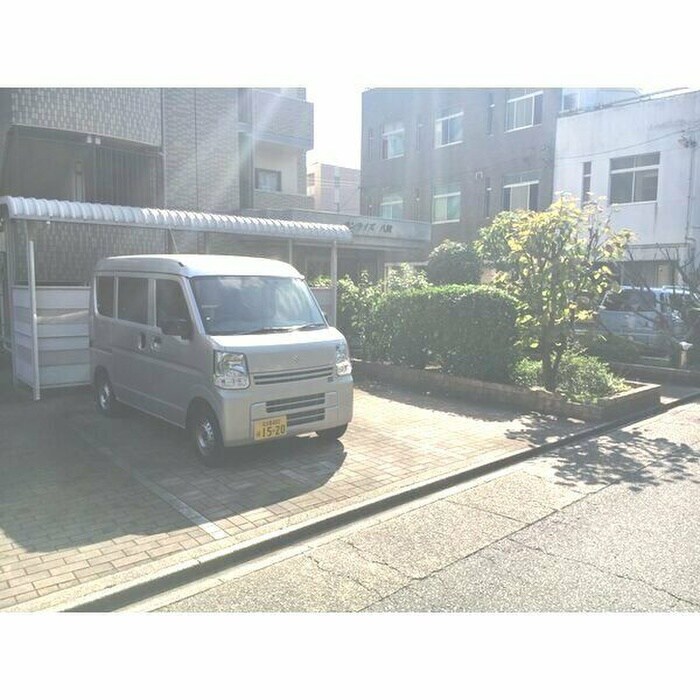 物件外観写真5　(駐車場)