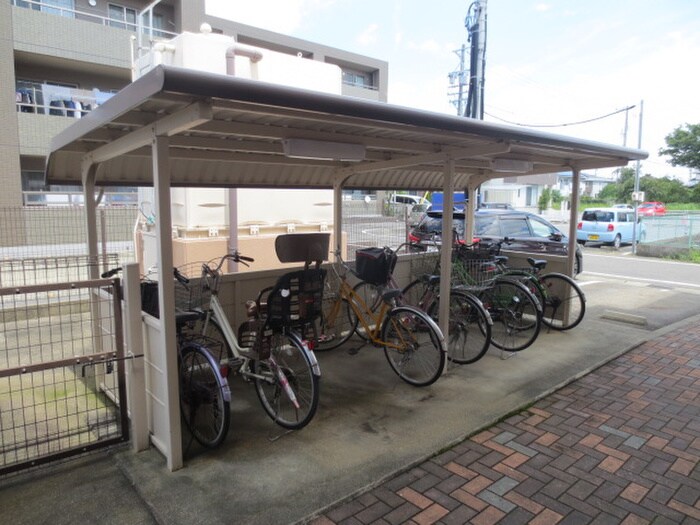 物件外観写真4　(駐輪場)