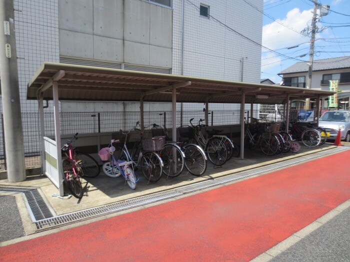 物件外観写真4　(駐輪場)