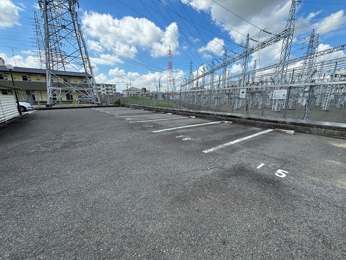 物件外観写真4　(駐車場)