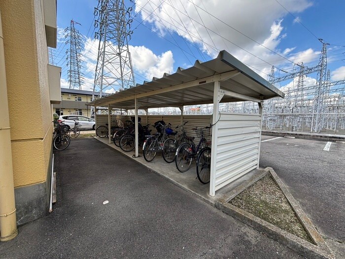 物件外観写真5　(駐輪場)