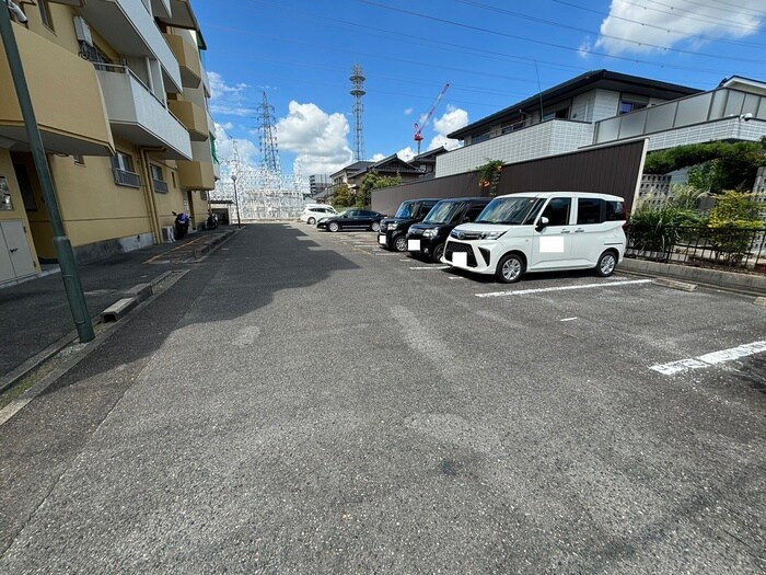 物件外観写真6　(駐車場)