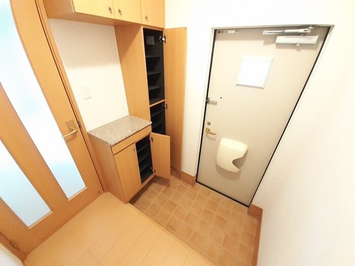 物件内観写真11　(玄関)