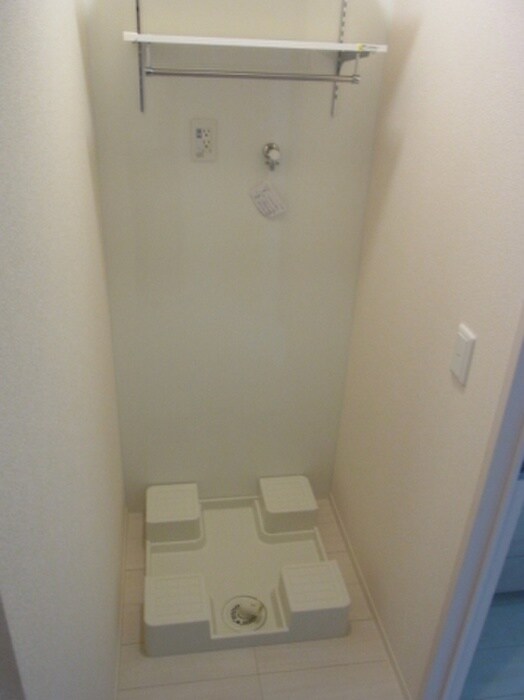 物件内観写真11　(洗濯機置場)