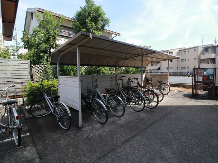 物件外観写真3　(駐輪場)
