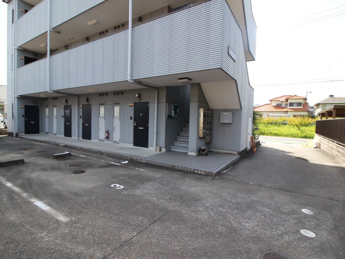 物件外観写真5　(エントランス部分)