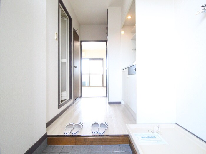 物件内観写真16　(玄関)