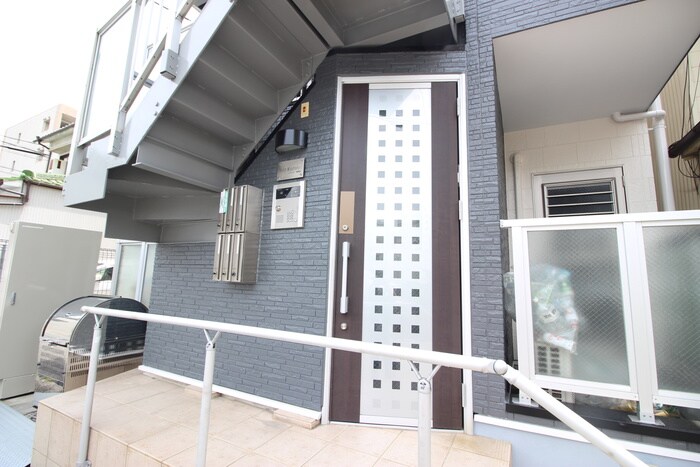 物件外観写真3　(エントランス部分)