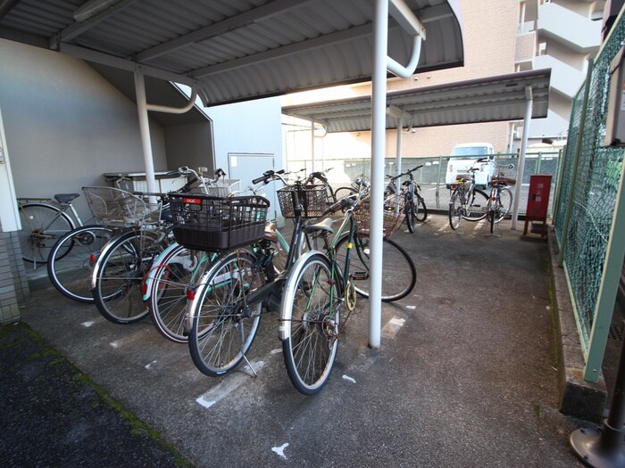 物件外観写真3　(駐輪場)
