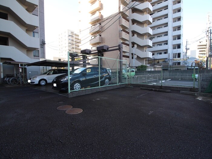 物件外観写真4　(駐車場)