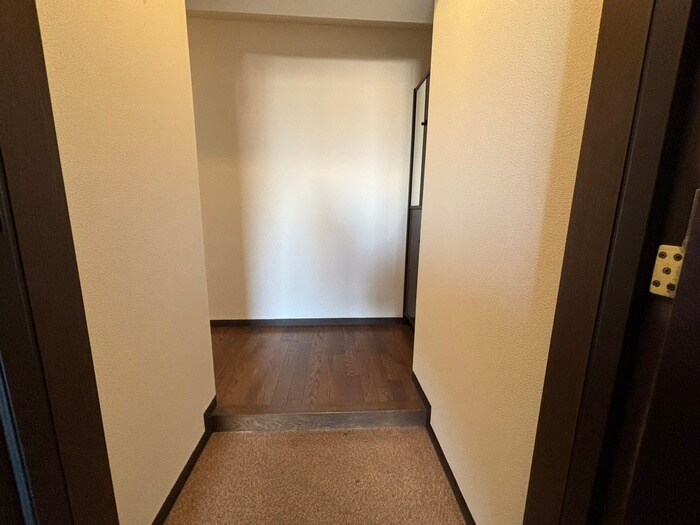 物件内観写真18　(玄関)