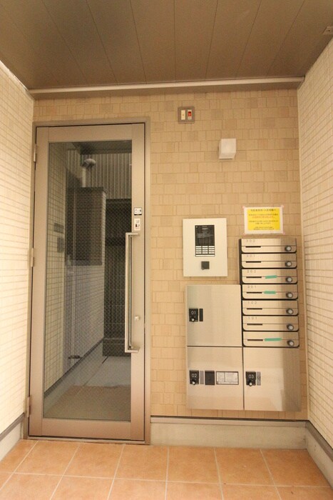 物件外観写真4　(エントランス部分)