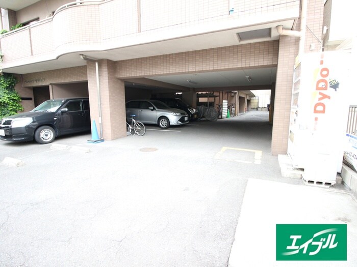 物件外観写真2　(駐車場)