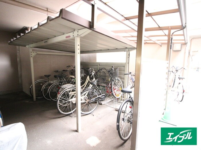 物件外観写真3　(駐輪場)