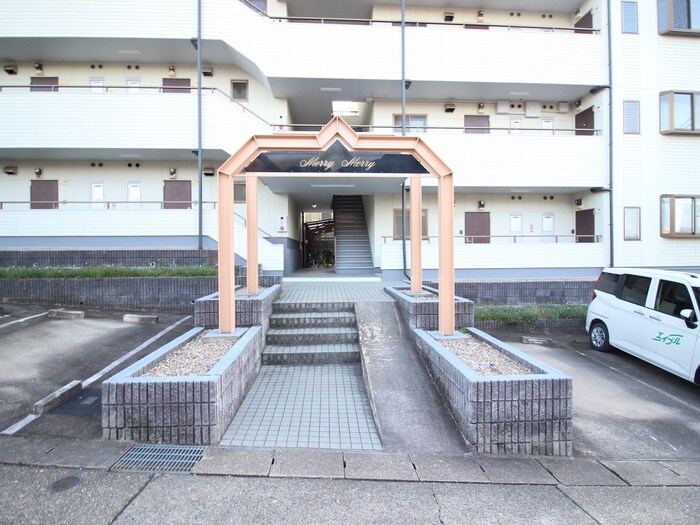 物件外観写真5　(エントランス部分)