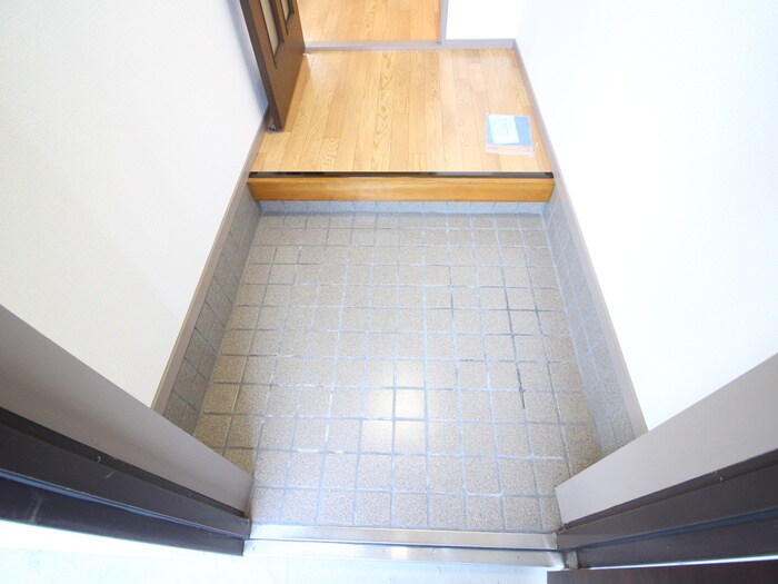 物件内観写真18　(玄関)