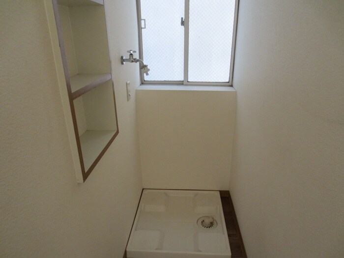 物件内観写真12　(洗濯機置場)