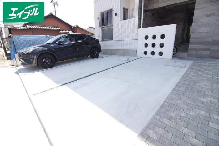 物件外観写真3　(駐車場)