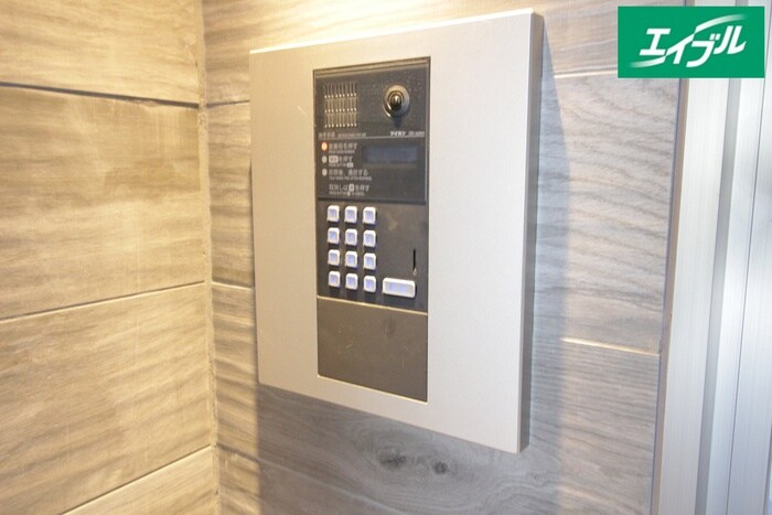 物件外観写真5　(エントランス部分)