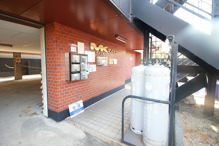 物件外観写真4　(エントランス部分)