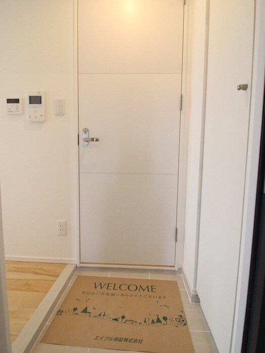 物件内観写真11　(玄関)