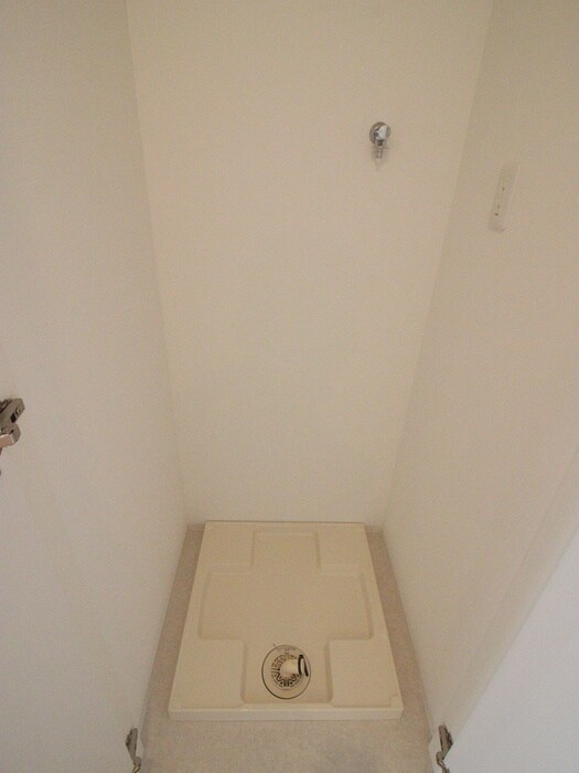 物件内観写真15　(洗濯機置場)