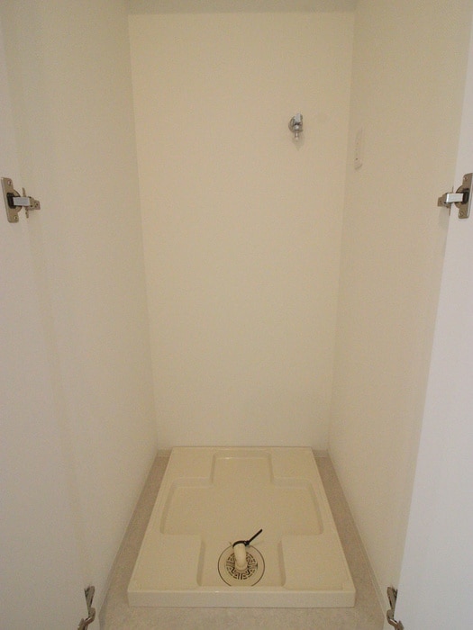 物件内観写真16　(洗濯機置場)